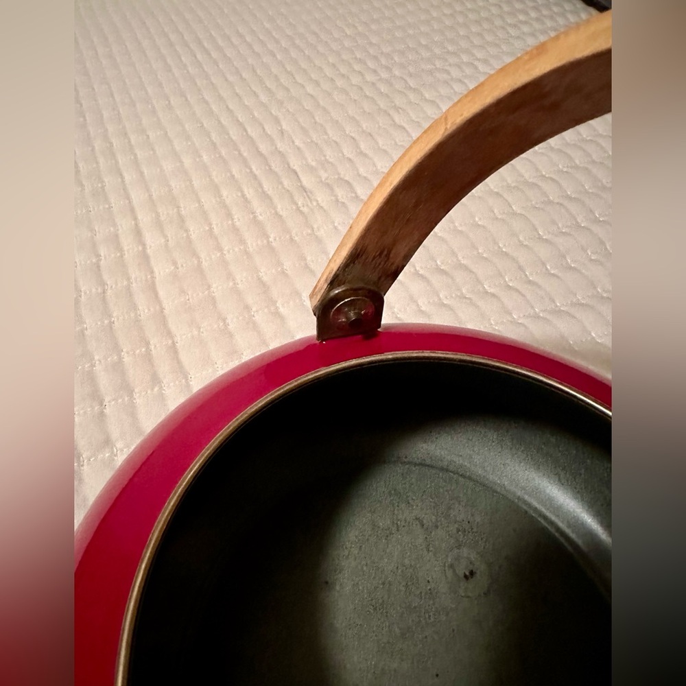 ?? Possibly Vintage Deep Red Teapot with Wooden Handle-share what you know :) - Picture 6 of 8